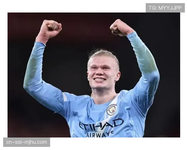 特写：哈兰德罚失点球后怒视VAR屏幕，伊蒂哈德球场一片哗然